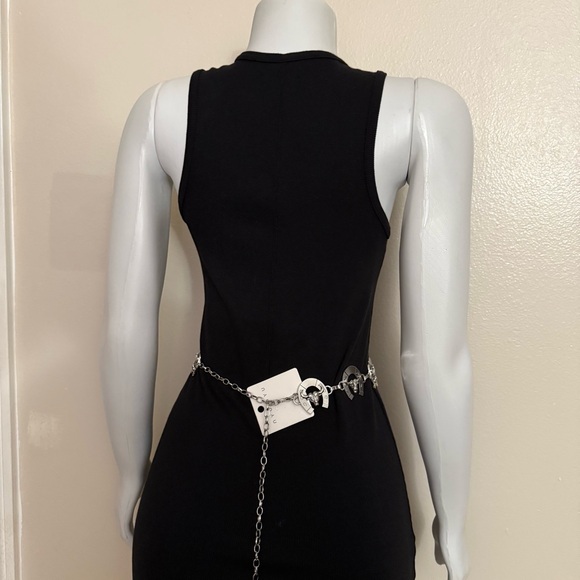 Silver tone metallic horse shoe bull head accents chain belt - Picture 5 of 9